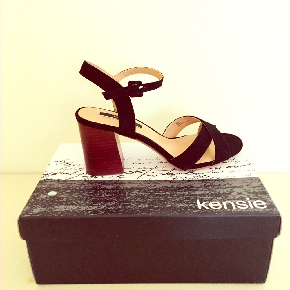 Kensie stacked block heel sandals, size 8